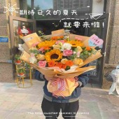 3支向日葵6支香槟玫瑰6支粉色康乃馨混搭花束